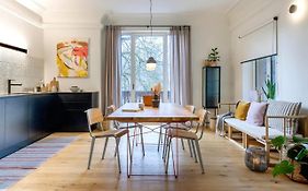 Design-Apartment mit Terrasse&Abendsonne I 71 m2 in alter Villa im Almtal I Parkplatz inklusive